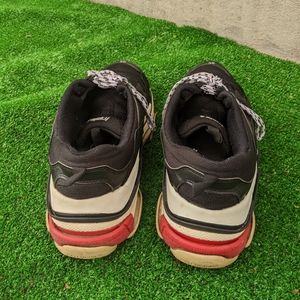 Balenciaga Black and Red Sneakers. Missing inner sole. 💯Authentic